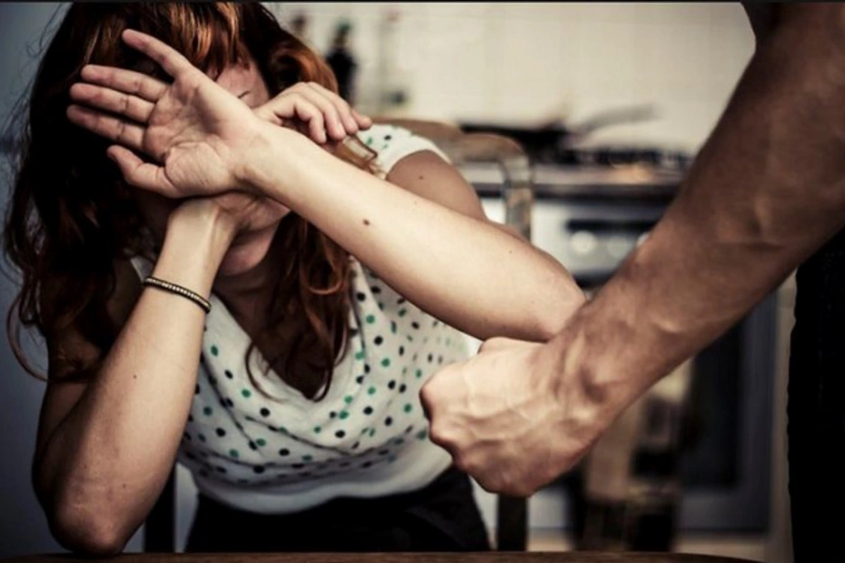 Astarada kişi inəyə görə arvadını döydü